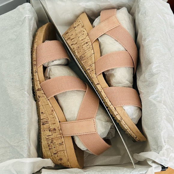 BRAND NEW Naturalizer Sandals (Morocco Pink) with box - Picture 5 of 5